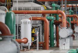 وزير الطاقة يوقع مع نظيره المصري اتفاقية