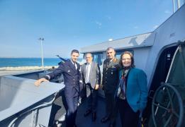 وزير الدفاع يتبادل مع سفيرة فرنسا وجهات 