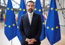 وزير الدولة للهجرة يشارك في اجتماع في بر