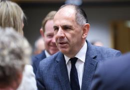 وزير خارجية اليونان يجتمع في أثينا مع ال