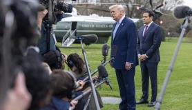 Αναχωρεί για το Μαρ-α-Λάγκο ο Πρόεδρος Τραμπ