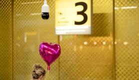 Επιβάτες επιστρέφουν στο Άμστερνταμ από χώρες της Μέσης Ανατολής