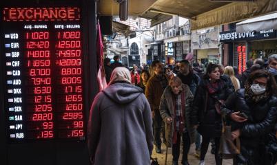 Βουτιά κατά $43,4 δις τον Μάρτιο στα συν