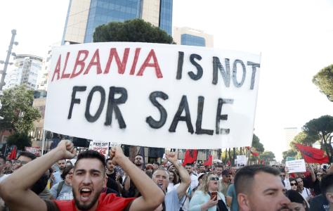 Κλιμακώνονται οι μαζικές διαδηλώσεις στη
