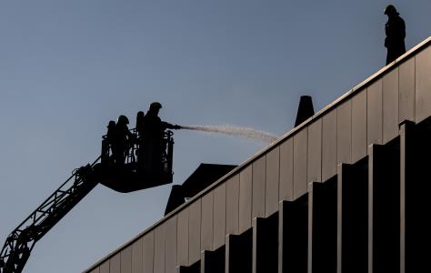 Τουλάχιστον πέντε νεκροί από πυρκαγιά σε