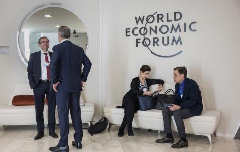Το Ριάντ φιλοξενεί σύνοδο του WEF με κύρ