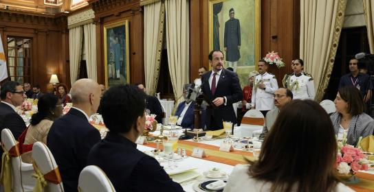 Οι δύο χώρες συνδέονται αδιάκοπα εδώ και