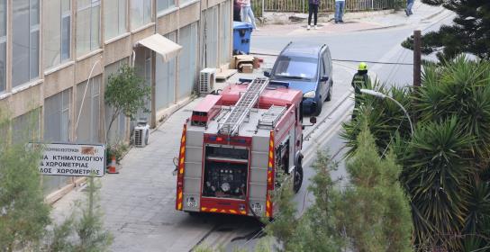 Πυρκαγιά σε δύο οχήματα στο Δάλι τα ξημε