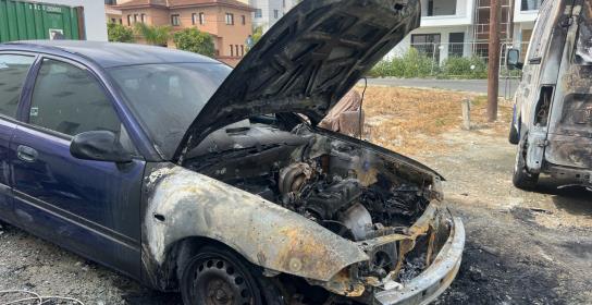 Φωτιά σε δύο οχήματα στην Αμαργέτη προκά