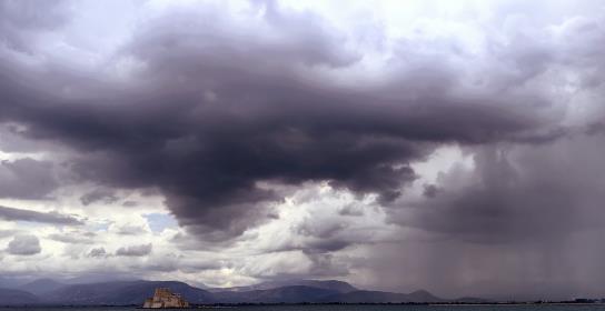 Έντονη βροχόπτωση στις περιοχές Σπηλιών,