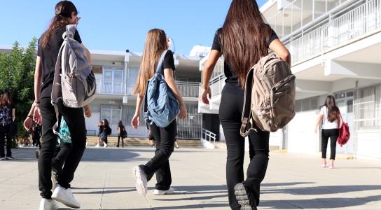 Aποχή μαθητών κατά την ώρα της συνεδρίας