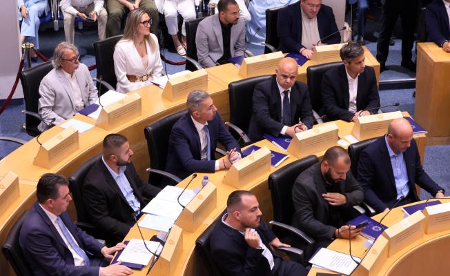 Παραμένουν οι διαφωνίες για τις Προεδρίε