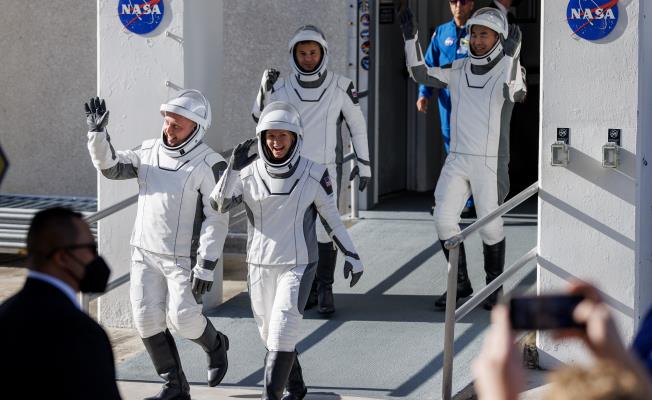Νέα συμφωνία SpaceX-NASA για μεταφορά ασ