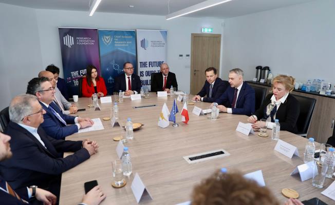 Ψηφιακή μετάβαση και ενίσχυση συνεργασία