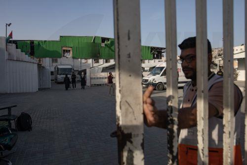 Το πέρασμα της Ράφα άνοιξε για περιορισμένη κυκλοφορία ανθρώπων