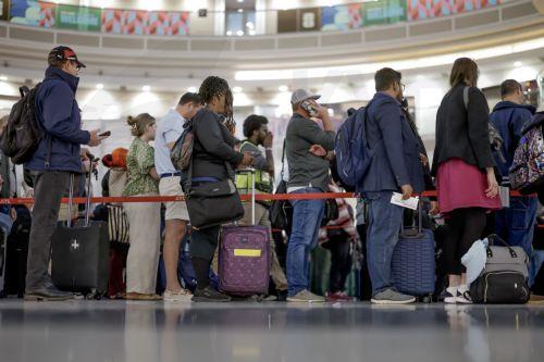 Θα στείλει την ICE στα αεροδρόμια ο Τραμπ αν συνεχιστεί το αδιέξοδο με τη χρηματοδότηση