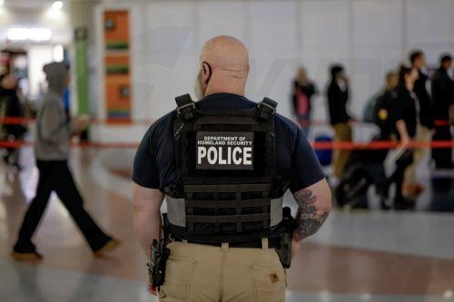 Συγκεντρώσεις τροφίμων για ελεγκτές στα αεροδρόμια ΗΠΑ λόγω παγωμένης κρατικής χρηματοδότησης