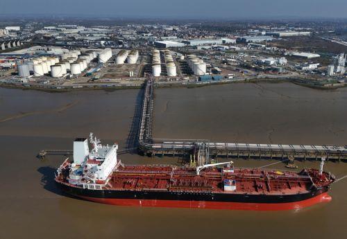 Τα πλοία που διέρχονται από Στενά του Ορμούζ χρειάζονται άδεια, λέει Ιρανός αξιωματούχος