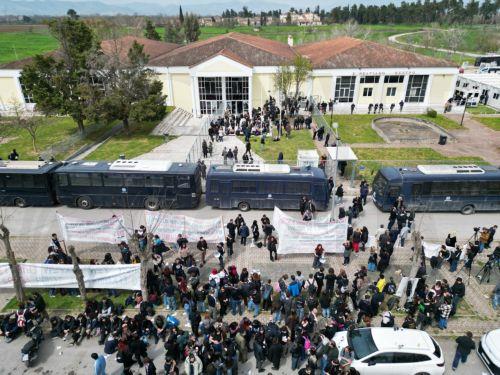 Διακόπηκε για 1η Απριλίου η δίκη για το σιδηροδρομικό δυστύχημα των Τεμπών