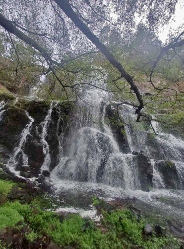 «Εντυπωσιακό φυσικό υπερθέαμα» από υπερχείλιση φράγματος Ξυλιάτου, λέει το Τμ. Δασών