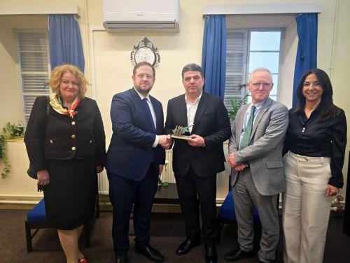 Ασφαλής προορισμός η Κύπρος, είπε ο Ντάουτι στο Δήμαρχο Αγίας Νάπας