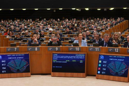 Ευρωβουλευτές ζητούν μετρήσιμα ορόσημα και αυστηρότερη παρακολούθηση για το κράτος δικαίου