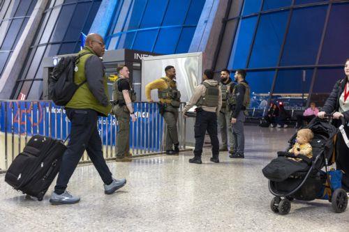 Xιλιάδες χωρίς άδεια εισόδου στην ΕΕ την πρώτη μέρα σταδιακής εφαρμογής νέου συστήματος ελέγχων