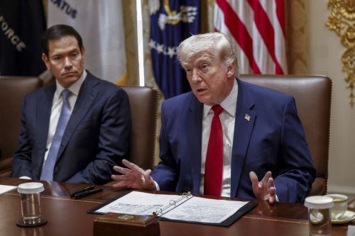 Ο Τραμπ σκέφτεται να καλέσει τις αραβικές χώρες να καλύψουν το κόστος του πολέμου στο Ιράν