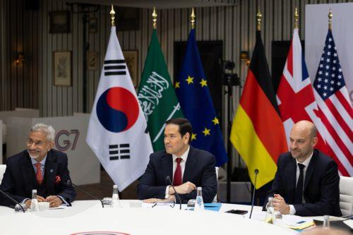 Μηνύματα Ιράν ότι ενδιαφέρεται για λύση αλλά δεν απάντησε ακόμα, λέει ο Ρούμπιο