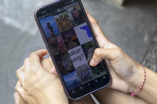 Οι πλατφόρμες κοινωνικής δικτύωσης να εμποδίσουν το ατελείωτο σκρολάρισμα, λέει ο Στάρμερ