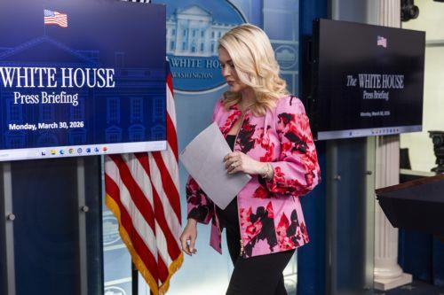 Μόνο ο Τραμπ ξέρει τι θα κάνει στο Ιράν, δηλώνει η εκπρόσωπος του Λευκού Οίκου