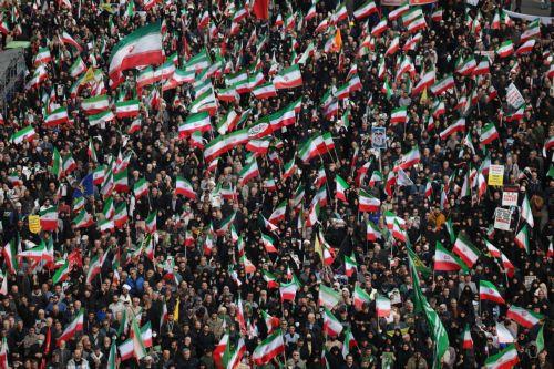 Οι Φρουροί της Επανάστασης ανακοίνωσαν ότι στοχοποίησαν πετροχημικές εγκαταστάσεις στον Κόλπο