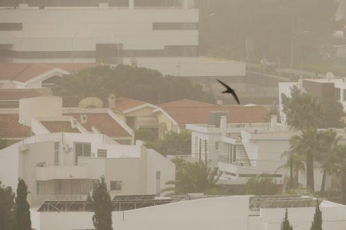 Έως και το πρωί Κυριακής θα αιωρείται η σκόνη από βόρειο Αφρική, σύμφωνα με αρμόδιο λειτουργό [ΒΙΝΤΕΟ]