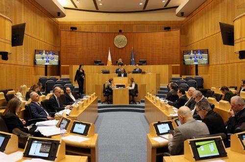 Κενά και αβεβαιότητα μετά την απόρριψη κανονισμών εντοπίζει η Ένωση Δικαιωμάτων Πνευματικής Ιδιοκτησίας