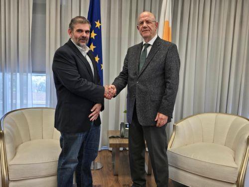 Συνάντηση Υπουργού Οικονομικών με αποχωρούντα Πρόεδρο Δημοσιονομικού Συμβουλίου