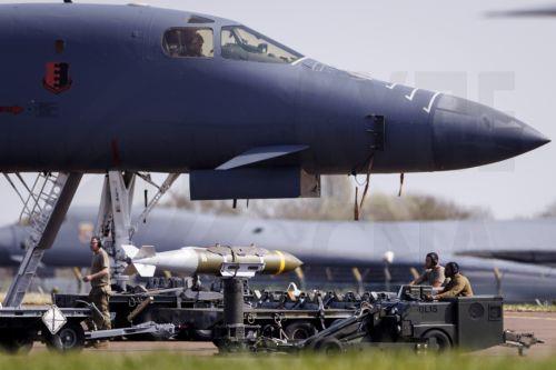 Ο αμερικανικός στρατός παραμένει γύρω από το Ιράν λέει ο Τραμπ