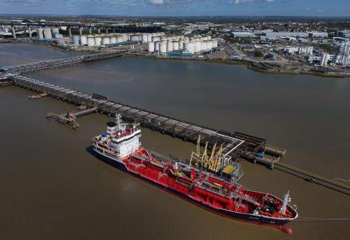 Τα Στενά του Ορμούζ «πλήρως ανοιχτά» κατά τη διάρκεια της εκεχειρίας, δηλώνει ο Ιρανός ΥΠΕΞ