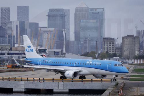 Η ΕΕ ενδέχεται να διαθέσει αποθέματα καυσίμων αεροσκαφών εάν συνεχιστεί η διακοπή στα Στενά του Ορμούζ