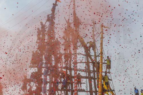 Τουλάχιστον 13 νεκροί, δεκάδες τραυματίες στην Ινδία από πυρκαγιά σε αποθήκη πυροτεχνημάτων