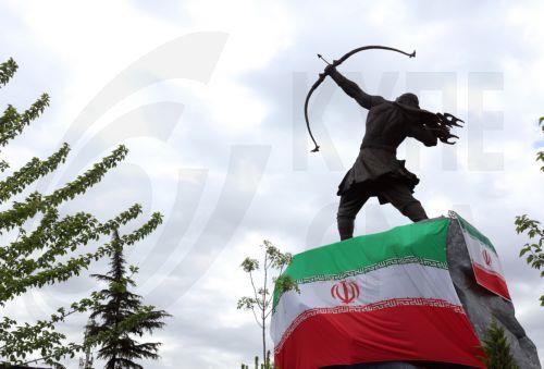 Οι Ιρανοί δείχνουν στις ΗΠΑ την ισχύ τους με κλείσιμο Ορμούζ, λέει στο ΚΥΠΕ ο διεθνολόγος Δ. Δημόπουλος