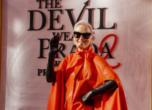 Ρούχα και αξεσουάρ από την ταινία The Devil Wears Prada 2 πωλούνται σε δημοπρασία