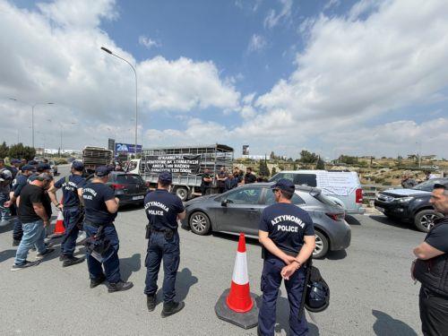 Κλειστός ο κυκλικός κόμβος Ριζοελιάς λόγω εκδήλωσης διαμαρτυρίας