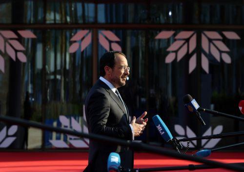 الرئيس خريستوذوليذيس يجري اتصالاً هاتفياً مع رئيس وزراء المجر الجديد