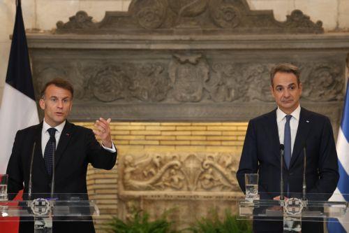 Μητσοτάκης-Μακρόν υπέγραψαν σειρά συμφωνιών, δέσμευση για αμοιβαία συνδρομή σε περίπτωση απειλής