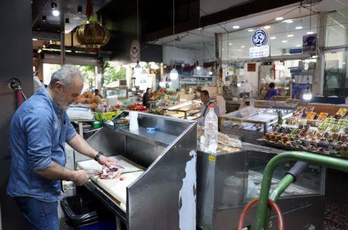 Το νόμισμα του Ιράν υποχωρεί στο ιστορικό χαμηλό των 1,8 εκ. ριάλ ανά δολάριο