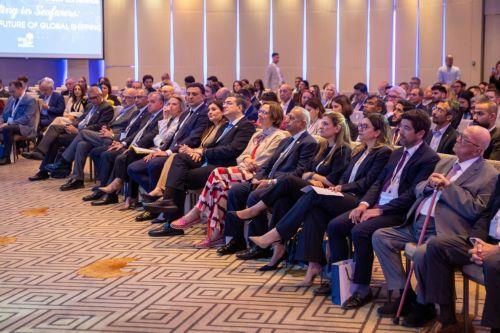 Limasolda düzenlenen bir konferans sırasında yeni denizcileri çekmek için yatırım yapma gerekliliğine işaret edildi