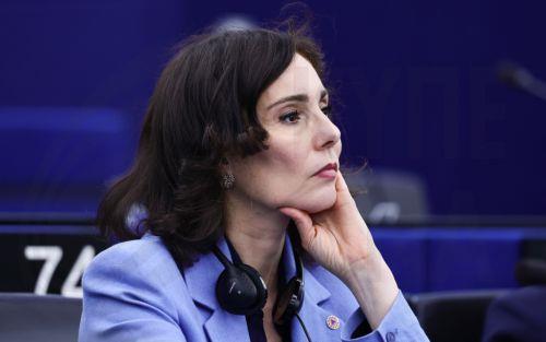 Στην Κύπρο η Επίτροπος Λαμπίμπ, έμφαση σε ετοιμότητα για πυρκαγιές και κοινωνική πολιτική