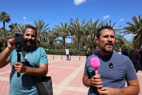 Βουλευτικές 2026: Φεστιβάλ υποψηφιοτήτων με φούξια μικρόφωνα, σκυλιά και… μελισσοκόμους