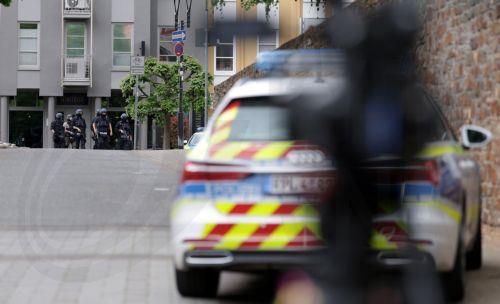 Απελευθερώθηκαν οι όμηροι που κρατούνταν σε τράπεζα στη Γερμανία, διέφυγαν οι δράστες