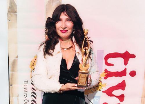 Η Βαλεντίνα Σοφοκλέους στην τελετή λήξης του Φεστιβάλ Αναλογίου Αθηνών